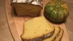 Das Muskatk&uuml;rbisbrot braucht nur wenige Zutaten. - &copy; Hof Kr&uuml;ger