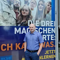 Tobias Haak ist seit einem Jahr bei der IHK Lippe zu Detmold f&uuml;r das Projekt Passgenaue Besetzung zust&auml;ndig. - &copy; IHK Lippe zu Detmold