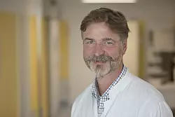 Universitäts-Professor Dr. Karl-Dietrich Sievert leitet die Universitätsklinik für Urologie am Klinikum Lippe. - © kay.michalak@fotoetage.de,Kay Michalak / fotoetage