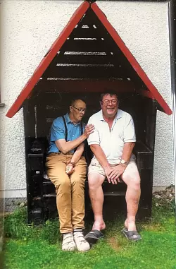 Jürgen Benz feiert in Lemgo Wiedersehen mit Günther Seliger, seinem Freund aus Schulzeiten. - © Ursula Resack