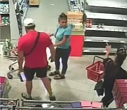 Diese drei Personen werden verd&auml;chtigt, Ladendiebstahl begangen zu haben. - &copy; Polizei Lippe