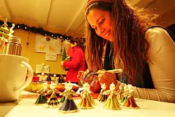 Mitmachprogramme laden zum Basteln von Weihnachtsdeko und Geschenken ein. - © LWL/Jähne