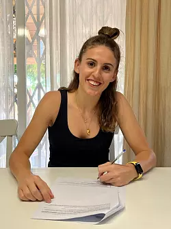 Ona Vegu&eacute; i Pena bei der Vertragsunterschrift. - &copy; Leo Vegu&eacute;