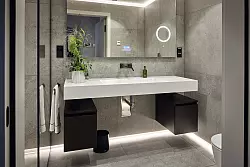 Geräumige und barrierefreie Bäder im hochwertigen Design. - © Klinikum Lippe