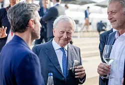 Porsche-Vorstand Detlev von Platen (rechts) steht unter Druck. (Archivbild) - &copy; Christoph Schmidt/dpa