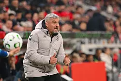 Samsunspors deutscher Trainer Thomas Reis feuert sein Team an. - &copy; Torsten Silz/dpa