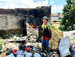 In l&auml;ndlichen Gebieten S&uuml;dostasiens gibt es kaum M&uuml;llabfuhr oder Recycling. Viele Anwohner verbrennen den M&uuml;ll selbst in kleinen Verschl&auml;gen. - &copy; Carola Frentzen/dpa