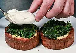 Gerichte wie Eggs Benedict aus pochierten Eiern sind in Fr&uuml;hst&uuml;ckslokalen beliebt. - &copy; Jens Kalaene/dpa