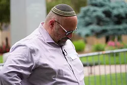 Mehrere der Verletzten sind über 80 Jahre alt. Laut US-Medien ist unter ihnen auch eine Holocaust-Überlebende. - © David Zalubowski/AP/dpa