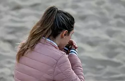 Viele starten schon fr&uuml;h mit dem Rauchen. (Symbolbild) - &copy; Clara Margais/dpa