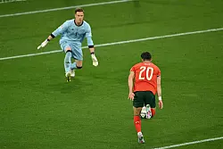 Marc-André ter Stegen verhinderte gegen Portugal eine höhere Niederlage. - © Peter Kneffel/dpa