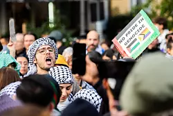 Teilnehmer einer Demonstration in Berlin-Kreuzberg forderten &laquo;Solidarit&auml;t mit Pal&auml;stina&raquo;, wie das Motto lautete. - &copy; Christoph Soeder/dpa