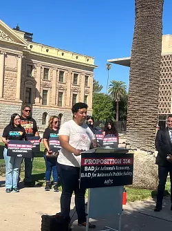 Ramos will verhindern, dass umstrittene Regelungen f&uuml;r Einwanderer bei der Wahl im November eine Mehrheit bekommen. - &copy; Julia Naue/dpa