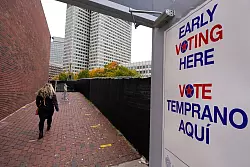 Menschen mit Einwanderungsgeschichte sind eine wichtige W&auml;hlergruppe in den USA. (Archivbild) - &copy; Elise Amendola/AP/dpa