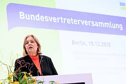 Bundesarbeitsministerin B&auml;rbel Bas (SPD) vor Vertretern der Rentenversicherung im Dezember. (Archivbild) - &copy; Carsten Koall/dpa