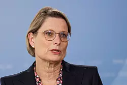 Justizministerin Stefanie Hubig (SPD) plant weitere Regelungen zum Mieterschutz. - © Carsten Koall/dpa