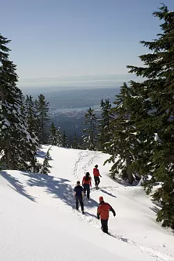Perfekte Kulisse f&uuml;r Skitouren: Auch das Skigebiet Mount Seymour bietet spektakul&auml;re Blicke. - &copy; Joern Rohde/Destination BC/Insight Photography/dpa-tmn