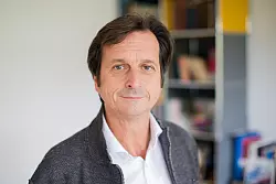 Psychologe Stephan Gr&uuml;newald weist darauf hin, dass man die Welt im Winter pessimistischer sieht als im Fr&uuml;hjahr und im Sommer (Archivbild) - &copy; Rolf Vennenbernd/dpa