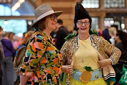 Bereits zum 30. Mal findet 350 Kilometer westlich von Sydney das &laquo;Parkes Elvis Festival&raquo; statt - p&uuml;nktlich zum Geburtstag des King of Rock \\\'n\\\' Roll am 8. Januar. - &copy; Bianca De Marchi/AAP/dpa