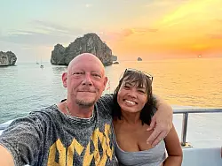 Vor allem wegen seiner Frau Lad ist Frank «Franky» Wetzig nach der Katastrophe in Thailand geblieben. (Archivbild) - © Frank Wetzig/dpa