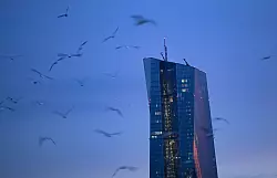 Aufseher testen Banken und Co. - &copy; Arne Dedert/dpa