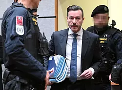 Am zweiten Tag seines Prozesses musste sich Benko Aussagen von Zeugen stellen. - © Barbara Gindl/APA/dpa