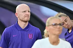 Trainiert bald sein Heimatland: Englands niederländischer Co-Trainer Arjan Veurink. - © Sebastian Gollnow/dpa