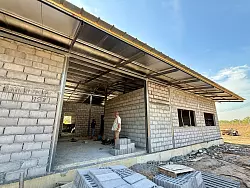 Gerade wird ein neues, deutlich größeres Wildlife Hospital gebaut, das im Mai öffnen soll. - © Carola Frentzen/dpa