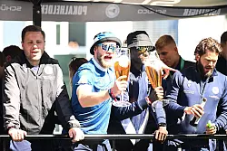 Die Bielefelder Spieler feiern auch ohne DFB-Pokal. - &copy; David Inderlied/dpa