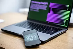 Studien zu den diagnostischen Fähigkeiten von ChatGPT kommen zur widersprüchlichen Ergebnissen. (Symbolbild) - © Hannes P. Albert/dpa