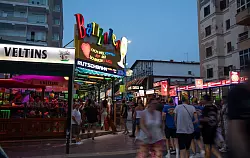 Der Ballermann ist laut Polizei keine allzu gefährliche Partymeile. (Archivfoto) - © Clara Margais/dpa