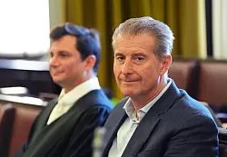 Stephan Hensel, der Ex-Mann von Christina Block, schildert als Zeuge vor dem Landgericht Hamburg Details der Kindesentf&uuml;hrung in der Silvesternacht 2023/24. - &copy; Marcus Brandt/dpa Pool/dpa