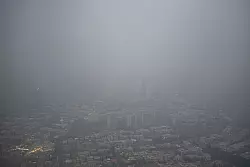 Smog in Teheran: Einen blauen Himmel sehen die Bewohner der Millionenmetropole selten. (Archivbild) - &copy; Arne B&auml;nsch/dpa