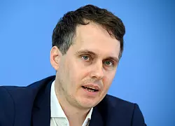 Gr&uuml;nen-Finanzexperte Kindler will eine bessere Finanzierung der Bahn. (Archivbild) - &copy; Bernd von Jutrczenka/dpa