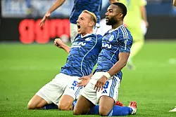 Starke Schalker bejubeln einen perfekten Saisonstart. - &copy; Bernd Thissen/dpa