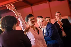 Sahra Wagenknecht zieht sich vom Parteivorsitz zurück. - © Klaus-Dietmar Gabbert/dpa