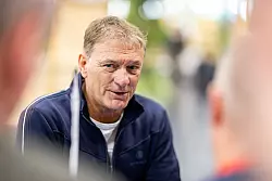 Aus Sicht von DSV-Alpinchef Wolfgang Maier muss sich der Sport mit dem Thema KI auseinandersetzen. (Archivbild) - &copy; Daniel Karmann/dpa