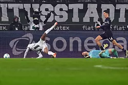 Foul oder nicht Foul? - © Federico Gambarini/dpa