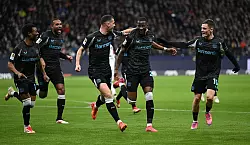 Bayer Leverkusen spielte sich gegen Eintracht Frankfurt zwischenzeitlich in einen Rausch. - © Arne Dedert/dpa