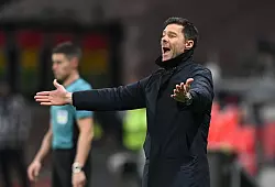 Leverkusens Trainer Xabi Alonso sah eine überzeugende Vorstellung seiner Mannschaft gegen Eintracht Frankfurt. - © Arne Dedert/dpa