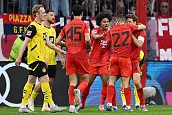 Serge Gnabry (3.v.r.) und Raphael Guerreiro (2.v.r.) trafen als Joker für die Bayern. - © Sven Hoppe/dpa