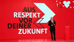 Mit «Respekt» ist Scholz 2021 in den Wahlkampf gezogen. - © Wolfgang Kumm/dpa