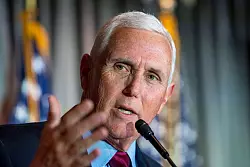 Ex-Vizepräsident Mike Pence bei einem Event in Washington. Der ehemalige Trump-Partner will 2024 selbst für das höchste Amt in den USA kandidieren. - © Alex Brandon/AP