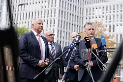 Thorsten Frei von der Union ging schon mit einer gewissen Skepsis in das Gespr&auml;ch. - &copy; Carsten Koall/dpa
