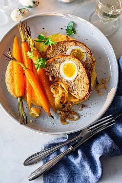 Mit Tofu statt Hack wird dieser «Falsche Hase» vegetarisch abgewandelt. - © Marita Koch/KochWerkstatt/dpa-tmn