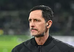 Angespannt vor dem Anpfiff: Frankfurts Trainer Dino Toppm&ouml;ller. - &copy; dpa