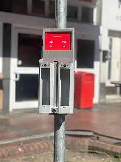 Zwei &laquo;Abstimmaschenbecher&raquo; wurden bisher in der Altstadt aufgestellt. - &copy; -/Landeshauptstadt D&uuml;sseldorf/Umweltamt/dpa