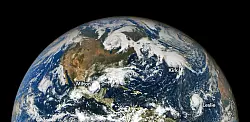 Anfang Oktober zogen gleich drei Hurrikans &uuml;ber den Nordatlantik. - &copy; Nasa Earth/ZUMA Press Wire/dpa