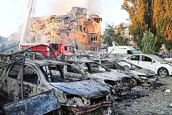 Fotos zeigen schwere Verwüstungen. - © Efrem Lukatsky/AP/dpa