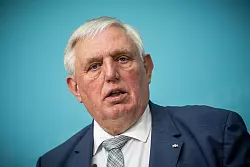 NRW-Gesundheitsminister Karl-Josef Laumann (CDU) sieht seine Krankenhausreform als Blaupause für ganz Deutschland (Foto-Archiv). - © Michael Kappeler/dpa